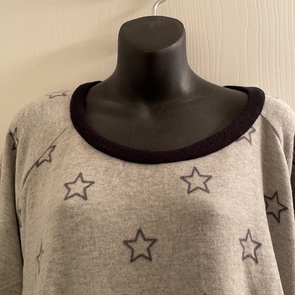 (2X) Plus Size Star Print Sweater - Picture 3 of 5